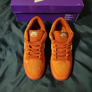 Brand new nike dunk low sb size 9.5 men's.